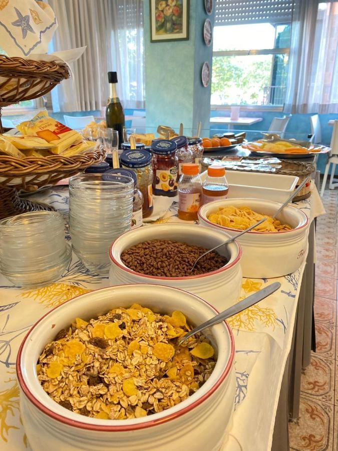 Hotel Tilly Чезенатіко Екстер'єр фото