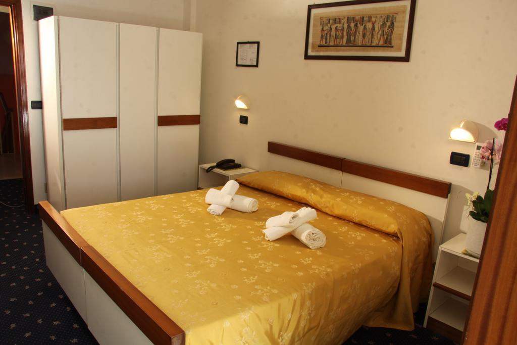 Hotel Tilly Чезенатіко Екстер'єр фото