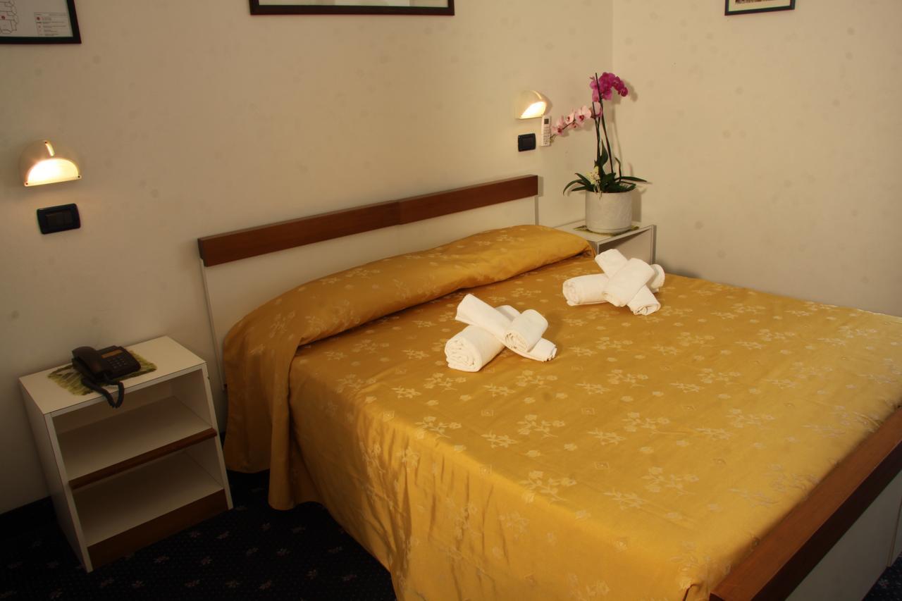 Hotel Tilly Чезенатіко Екстер'єр фото