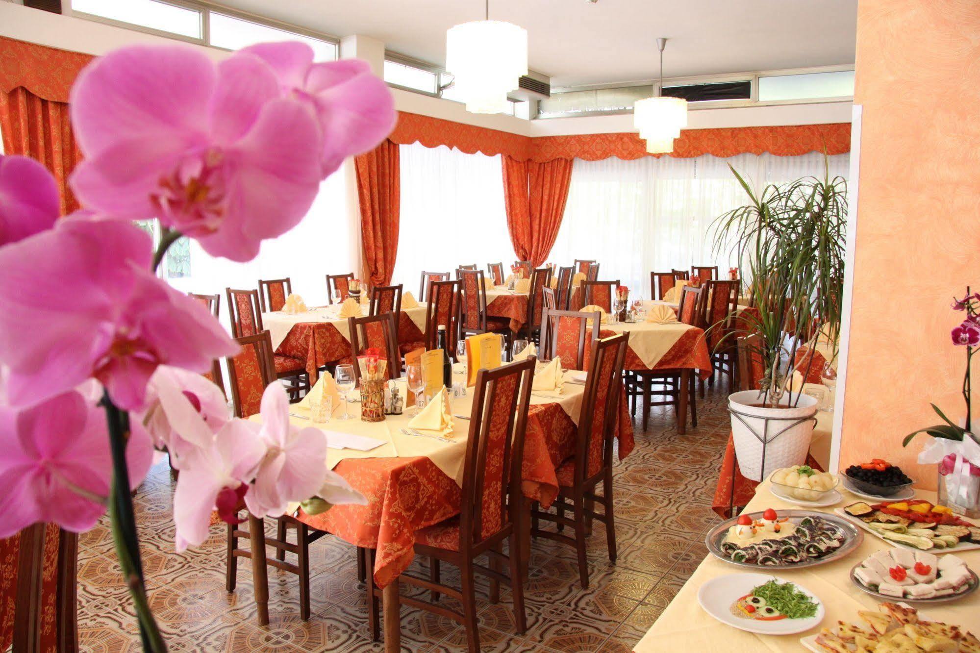 Hotel Tilly Чезенатіко Екстер'єр фото