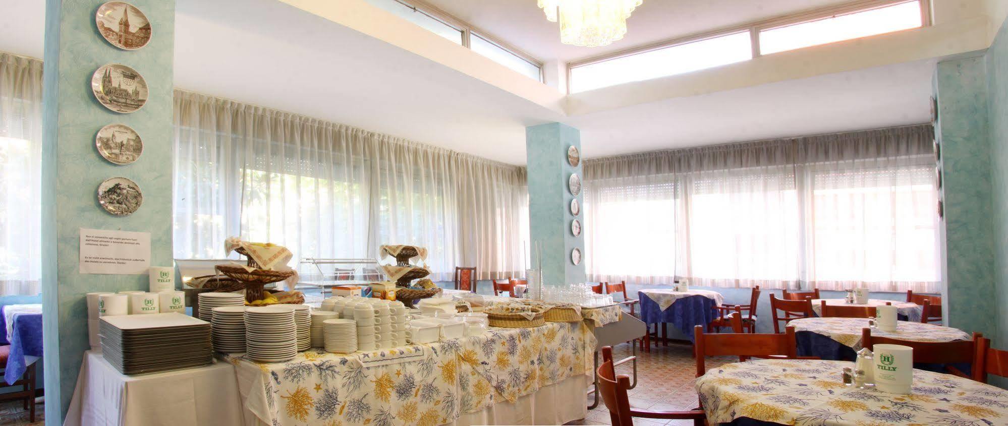 Hotel Tilly Чезенатіко Екстер'єр фото