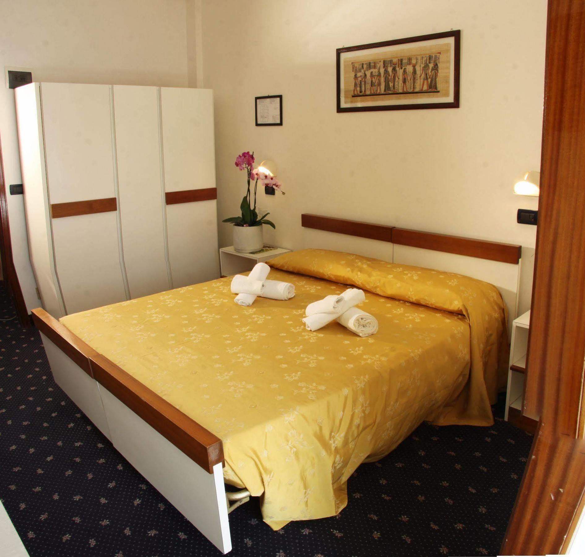 Hotel Tilly Чезенатіко Екстер'єр фото